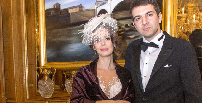 Pelin Batu anne oldu