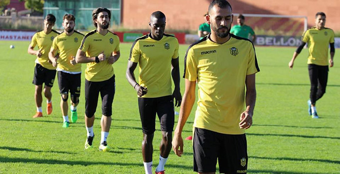 Taraftarla tartışan Boutaib’e yönetimden uyarı