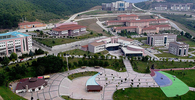 Yeni öğrenciler için üniversitede kayıt heyecanı