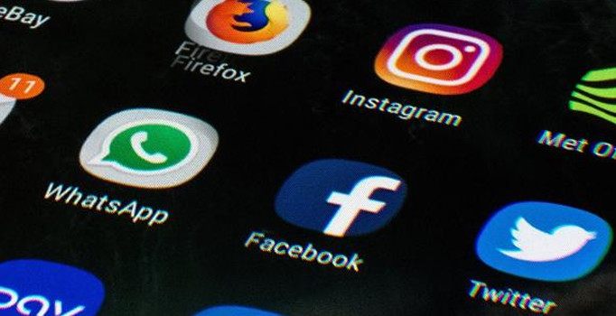 Facebook ve Instagram çöktü Whatsapp'da durum ne? Whatsapp'a girilebiliniyor mu?