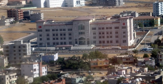 Yeni Siirt Emniyet Müdürlüğü binası göz kamaştırıyor