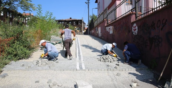 Kırtepe Mahallesinde parke taş çalışmaları başladı