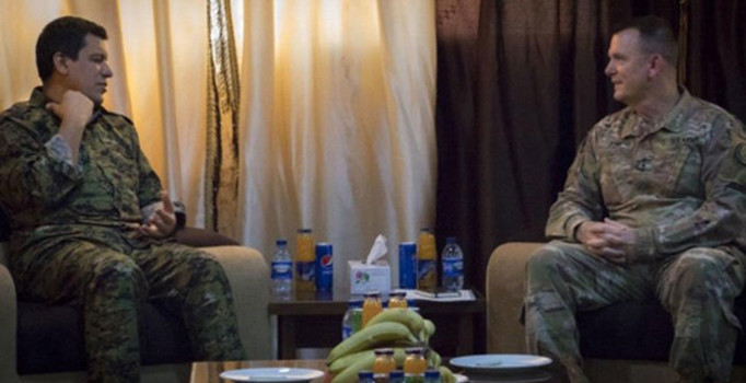 ABD'li komutan kırmızı listedeki YPG'li teröristle görüştü