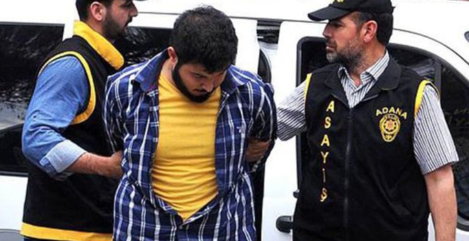 Adana'da dolandırıcı suçüstü yakalandı