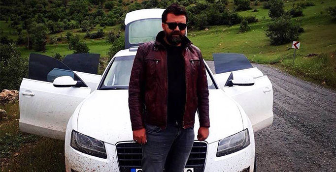 Düğünde ateş ederken kendini vuran doktor öldü