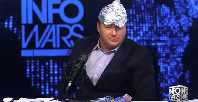 Twitter ünlü kışkırtıcının hesabını kapattı