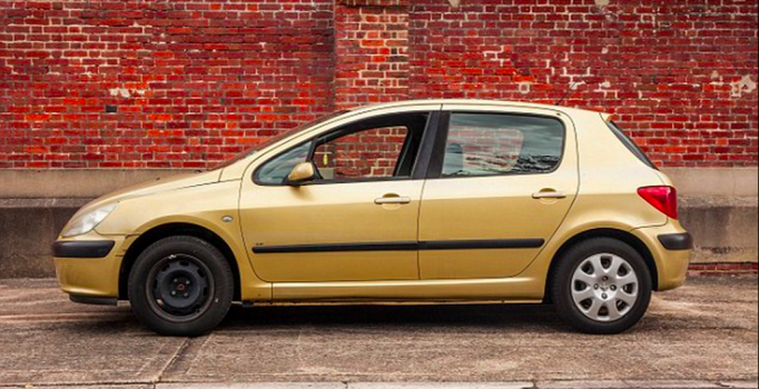 Üvey baba kızının aracını internetten hediye edecek.