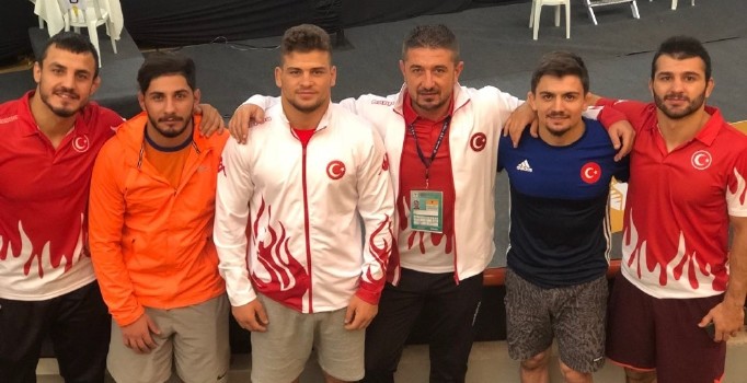 Milli güreşçiler Dünya ikincisi oldu