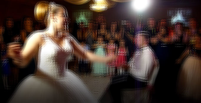 Düğünde havaya ateş açan magandalar gelini vurdu