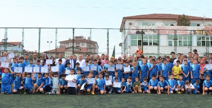 Minik Sporcular Sertifikalarını Aldı