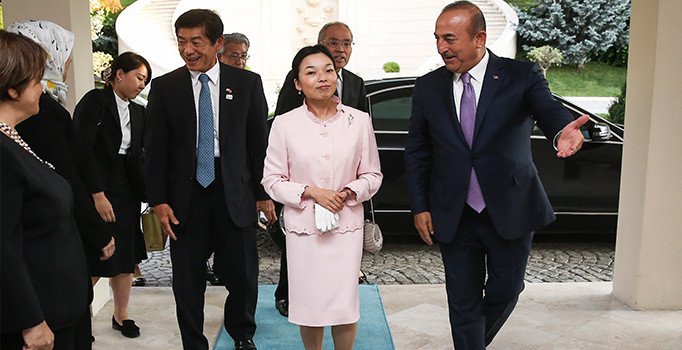 Görüşmede ortaya çıktı! Japonya Prensesi'nin dikkat çeken tırnakları