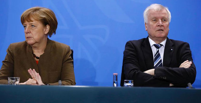 Son dakika! Merkel-Seehofer krizinde yeni gelişme... İstihbaratın başı görevden alındı