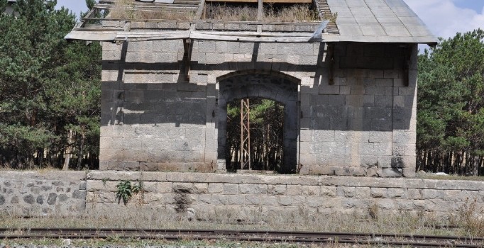 Benli Ahmet İstasyonu’nun durumu içler acısı