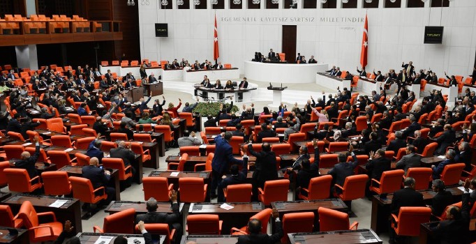 Meclis'te dokunulmazlık mesaisi bugün başlıyor! CHP'den de ilk fire geldi