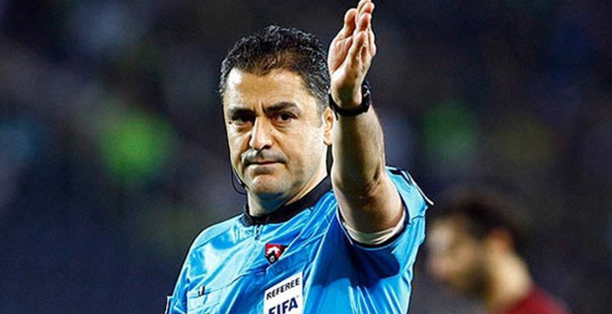 Bülent Yıldırım penaltı pozisyonda VAR’ı kullandı