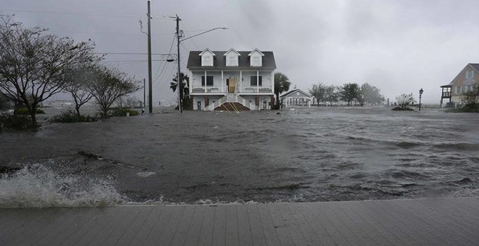 ABD'de korkulan oldu: Florence kasırgası can aldı
