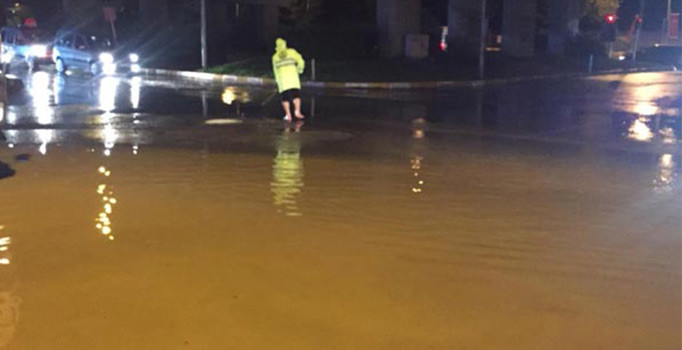 Trabzon'da sağanak etkili oldu, havalimanı uçuş trafiğine kapandı