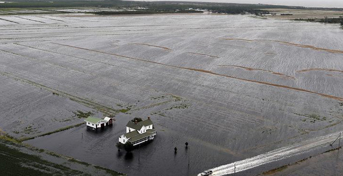 Florance kasırgasının rüzgarı söndü etkisi devam ediyor: Felaket kararı