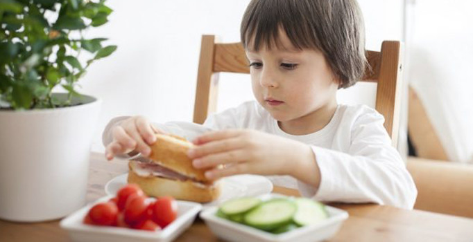 İyi beslenen çocuk okulda daha başarılı oluyor