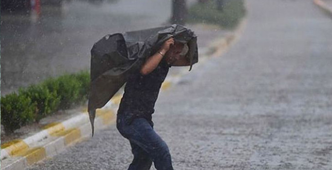 Meteorolojiden 3 bölgeye kuvvetli sağanak uyarısı