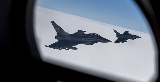 Katar, İngiltere'den 24 savaş, 9 eğitim uçağı aldı