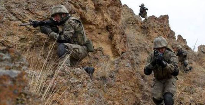 Muş’ta tespit edilen sığınak, içerisindeki malzemelerle imha edildi