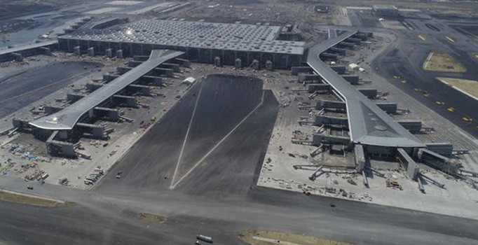 Son dakika! Üçüncü Havalimanına ilk yolcu uçağı indi