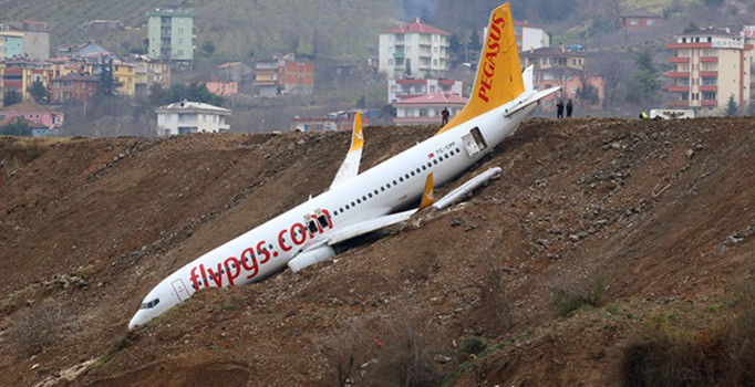 Trabzon'da pistten çıkan uçak millet kıraathanesi oluyor