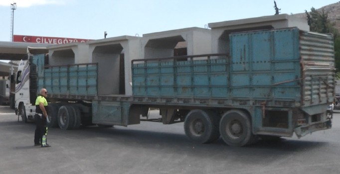 Gözlem noktalarına beton blok sevkiyatı