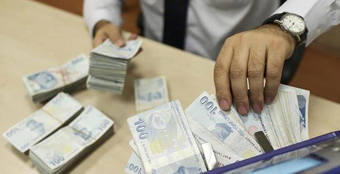 Çalıştığı bankayı 15 milyon lira dolandırdı