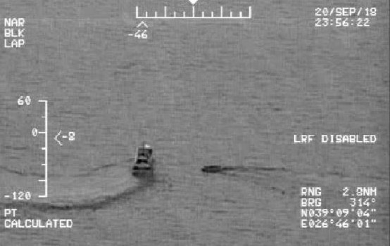 Dikili'de lastik botta 51 kaçak yakalandı