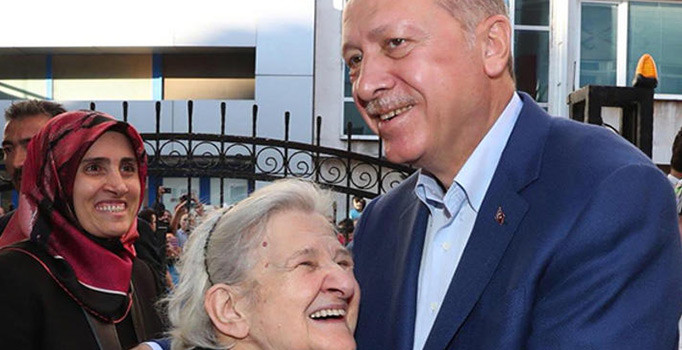 Erdoğan'dan 'Oya Anne'ye ziyaret