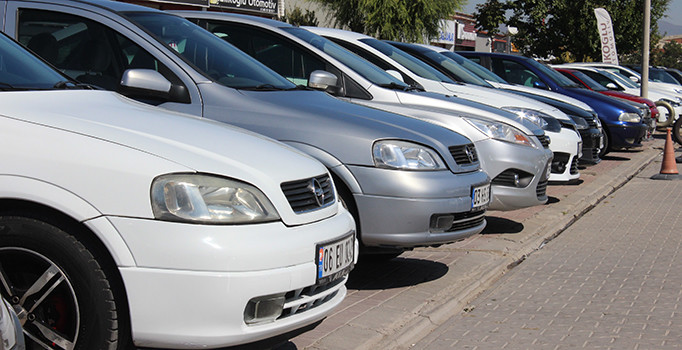 Ekonomideki dalgalanmalar araç piyasasında model yılını düşürdü