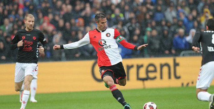 Van Persie, Advocaat'ı üzdü