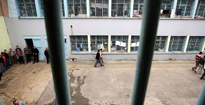 Bahçeli cezaevi kapısını araladı