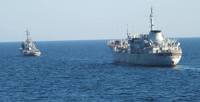 Karadeniz'de gergin bekleyiş: Ukrayna'nın askeri gemileri Rus deniz sularında ilerliyor