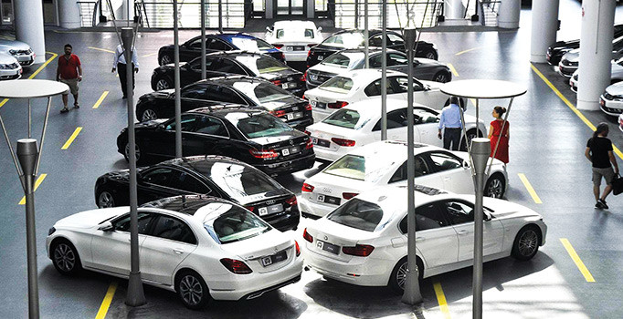 Otomobilde 'sahibinden temiz' patlaması: Sıfır kontak kapattı ikinci el gaza bastı