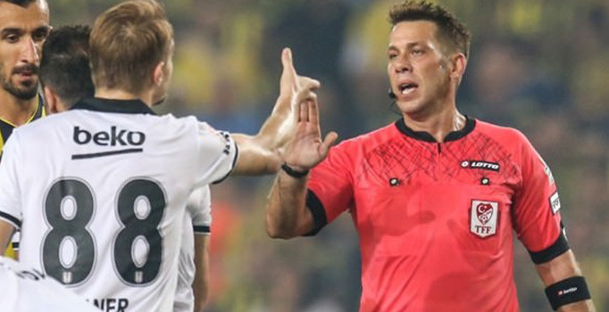 Caner Erkin maçtan sonra kırmızı kart gördü