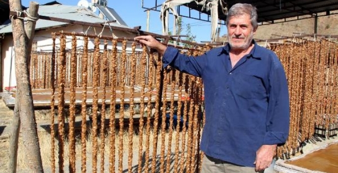 Elazığ'da, köylülerin 'orcik' mesaisi