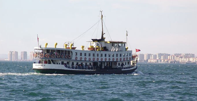 İzmir'de iptal edilen vapur seferleri yeniden başladı
