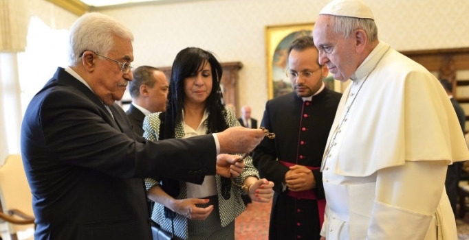Papa, Mahmud Abbas'ı 'Barış meleği' ilan etti