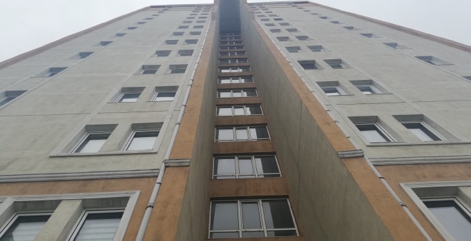 Öğretmen karısını 12’nci kattan attığı iddiası