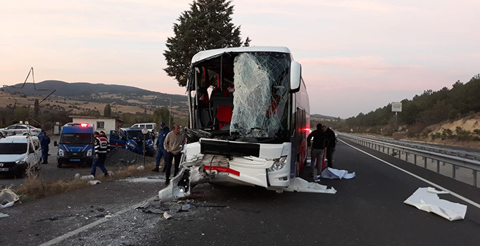 Uşak’ta otobüs kazası: 1 ölü, 26 yaralı