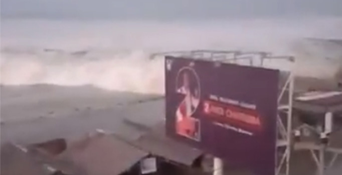 Son dakika! Endonezya'da deprem sonrası tsunami