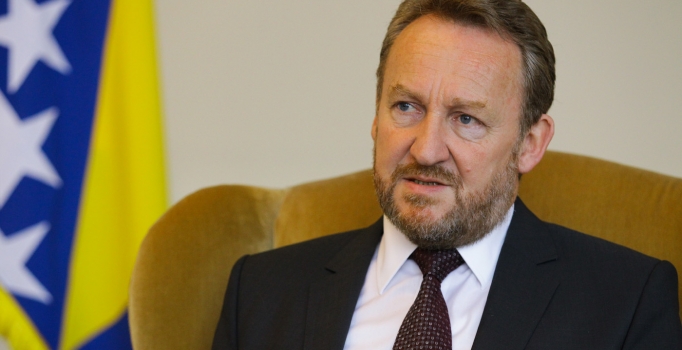 İzzetbegovç: Monte edilmiş siyasi bir yargılama