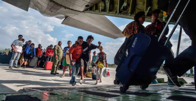 Felaketin kahramanı... Son uçak inene kadar görevini bırakmadı