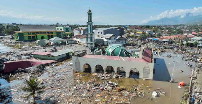 Endonezya'da ölü sayısı bin 203'e çıktı