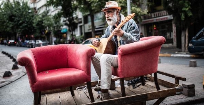 Hurdacı arabasında mini konser