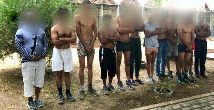 Yunanistan, kaçakları soyarak geri gönderdi