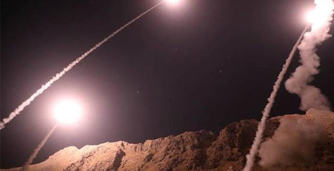 İran, Suriye'ye füze saldırısı düzenledi